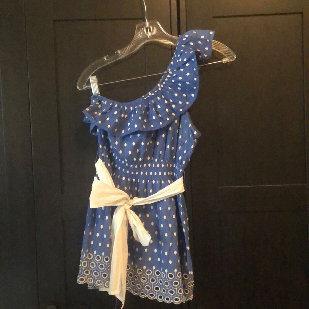 One-Shoulder Blouse with Dotted Pattern and Belt